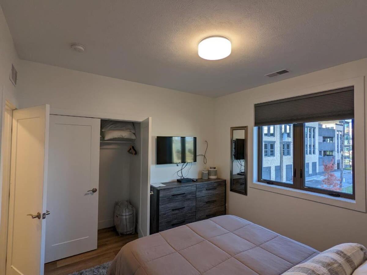 Location Location - Capri Condo 212 Traverse City Exteriör bild